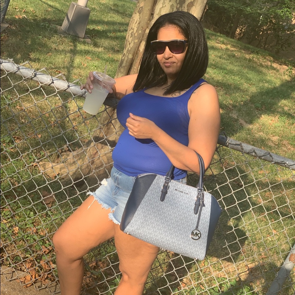 Meet your Posher, Maxine